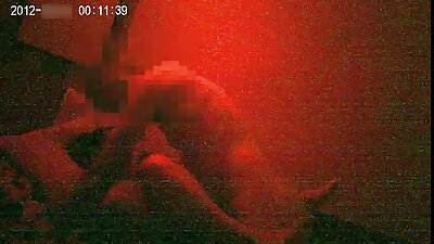 אשת נודיסטית חזה מצטלמת סרטוני פורנו לצפייה ישירה בחוף הים ותמונות מין